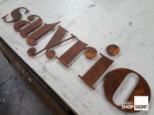Satyrio rusty steel letters 1