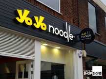 yoyo noodle signage1